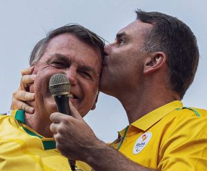 Flávio Bolsonaro assume missão presidencial dada por Jair Bolsonaro e entra no tabuleiro de 2026