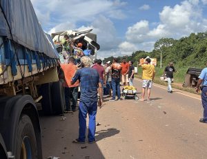 Vídeo registra dois acidentes ao mesmo tempo na BR-163 em MT; óbito ainda não confirmado