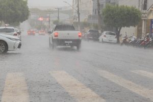 Defesa Civil emite alerta para chuvas intensas e ventos de até 100 km/h em Rondonópolis