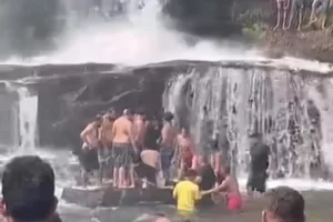 Vídeo mostra populares tentando reanimar jovem que morreu afogado na Cachoeira do Prata