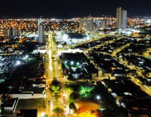 Queima de fogos, bolo e Matheus e Kauan abrilhantam aniversário de Rondonópolis; veja a programação
