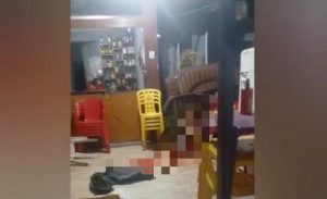 Homem tenta matar a esposa a tiros e tirar a própria vida em bar e ambos são socorridos pelo Samu; vídeo forte