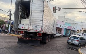 Semob reforça proibição da circulação de caminhões em vias do centro de Rondonópolis