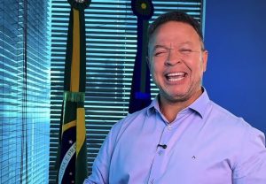 Cláudio Ferreira anuncia licitação de 10 escolas ainda em 2026