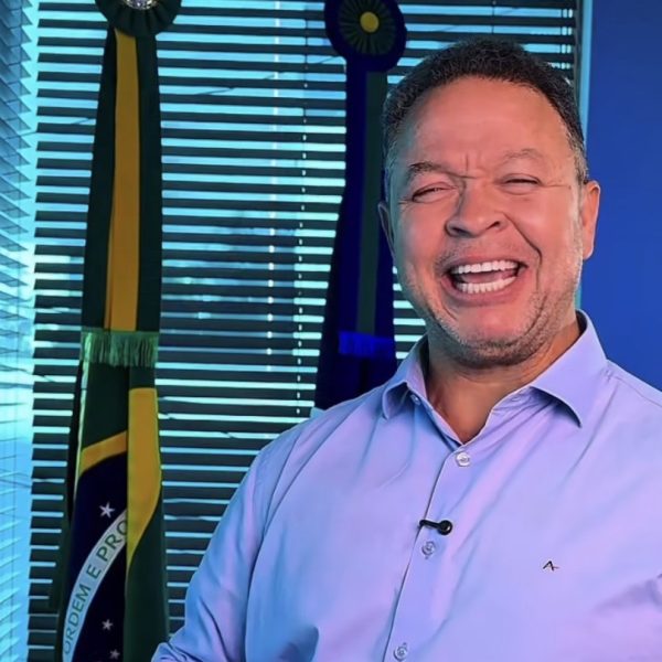 Cláudio Ferreira anuncia licitação de 10 escolas ainda em 2026