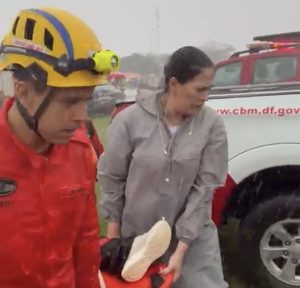 Vereadora de Rondonópolis socorre vítimas após raio cair próximo a ato de Nikolas Ferreira em Brasília; assista