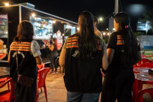 Ambulantes da Lions recebem ação educativa visando adequação às novas normas