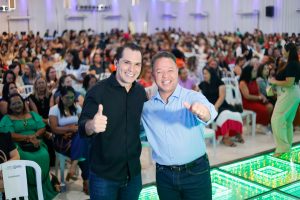 VALORIZAÇÃO DA EDUCAÇÃO:Em aula inaugural, prefeito anuncia aumento de salário para professores