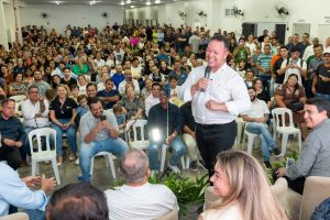 Cláudio Ferreira inaugura escola e destaca importância de pioneiros na construção da cidade