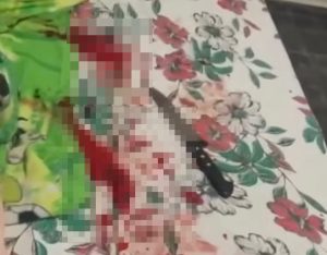 Homem não aceita o fim e tenta matar a ex com diversos golpes de faca em MT; vídeo mostra banho de sangue