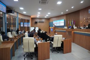 121 DIAS: Câmara aprova licença de três vereadores e convoca suplentes