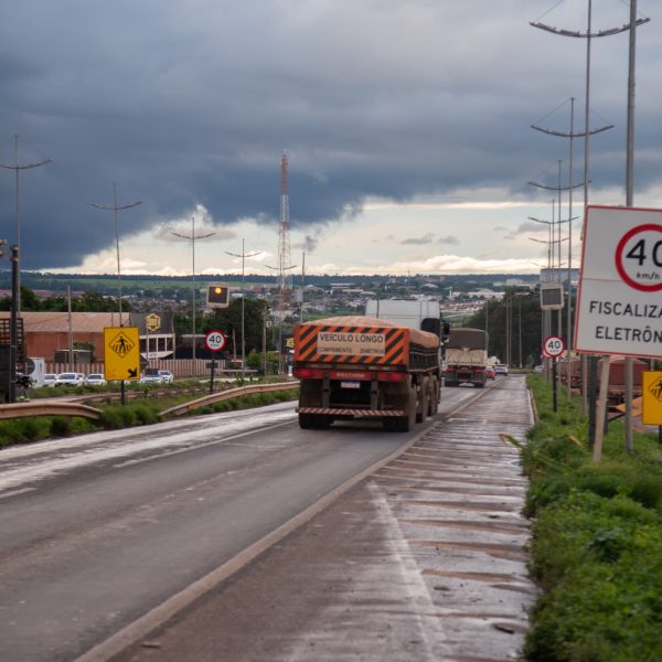Não é só na cidade: BR-364/163 em área urbana também estipula 40 km/h