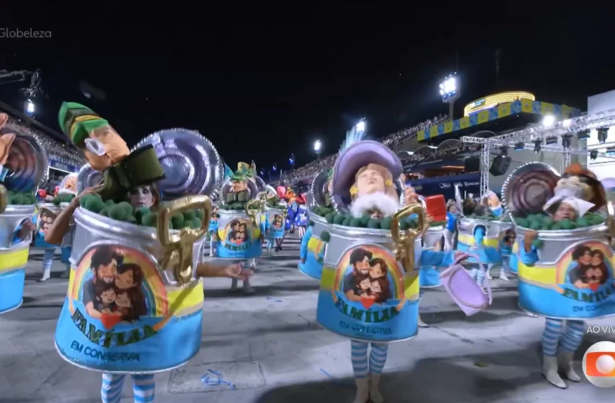 Escola que homenageia Lula tem evangélicos em lata de conserva