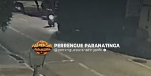 Jovem segue em estado grave no Hospital Regional após colidir em carreta parada; vídeo mostra acidente