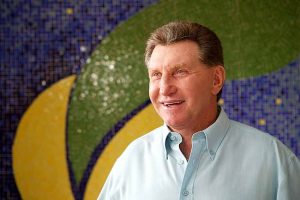 Cláudio Ferreira homenageia Odílio Balbinotti com nome da Policlínica Regional