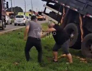 Vídeos mostram jornalistas caindo na porrada durante ocorrência de grave acidente na BR-163