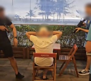 Braço direito de “Vovozona”, líder de facção que atua em Rondonópolis, é preso curtindo bar no Rio; vídeo