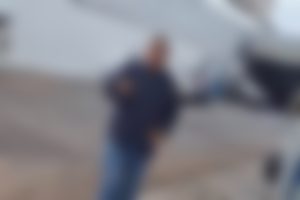 Video mostra homem com marreta ‘ameaçando’ outro dentro de posto de combustível em Rondonópolis