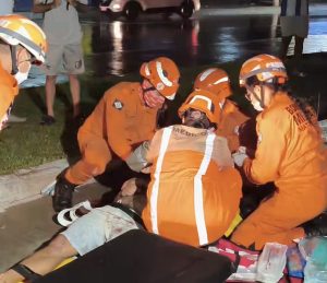 Pedestre é atropelado e fica em estado gravíssimo em frente ao Aeroporto Marechal Rondon; vídeo