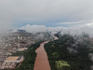 Nível do Rio Vermelho sobe e Defesa Civil entra em alerta