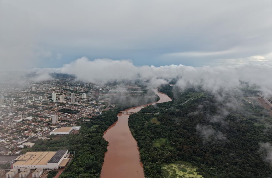 Nível do Rio Vermelho sobe e Defesa Civil entra em alerta