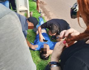 Colisão entre motos deixa motociclista gravemente ferido na Rio Branco em Rondonópolis; imagem forte