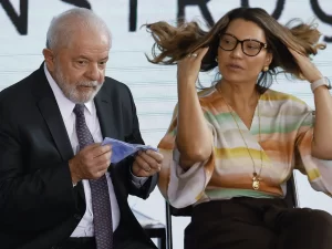 Lula troca nome de Janja pelo da ex e vira alvo de piadas na web