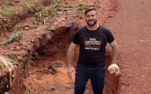 Paulo Schuh destaca luta histórica e avanço para asfalto 100% no Sagrada Família