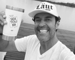 Influenciador Henrique Maderite morre aos 50 anos; corpo apresentava sangramento no ouvido, corte na nunca e marca no pescoço