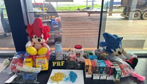 Adolescente é flagrado com mais de 600 comprimidos de ecstasy dentro de ursos de pelúcia em Rondonópolis; vídeo