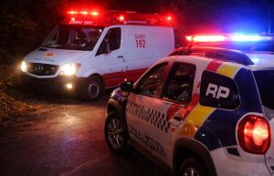 Jovem dá paulada na cabeça do sogro após ele arremessar mesa contra a esposa em Rondonópolis