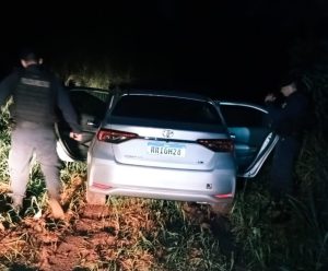 Motorista vive momentos de horror ao ter Corolla roubado por quadrilha armada em Rondonópolis; imagens