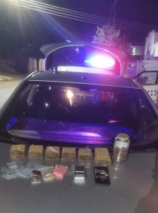De rolê com carro do CV, traficante cai com porções de “ervinha do mal” e ecstasy em Rondonópolis; vídeo