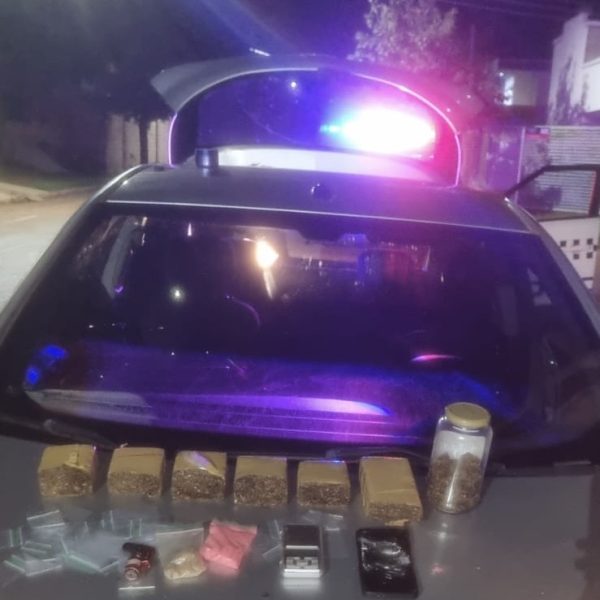 De rolê com carro do CV, traficante cai com porções de “ervinha do mal” e ecstasy em Rondonópolis; vídeo