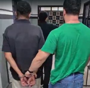 Lunático enforca esposa com barra de ferro, ameaça matá-la com facas e é preso em Rondonópolis; vídeo