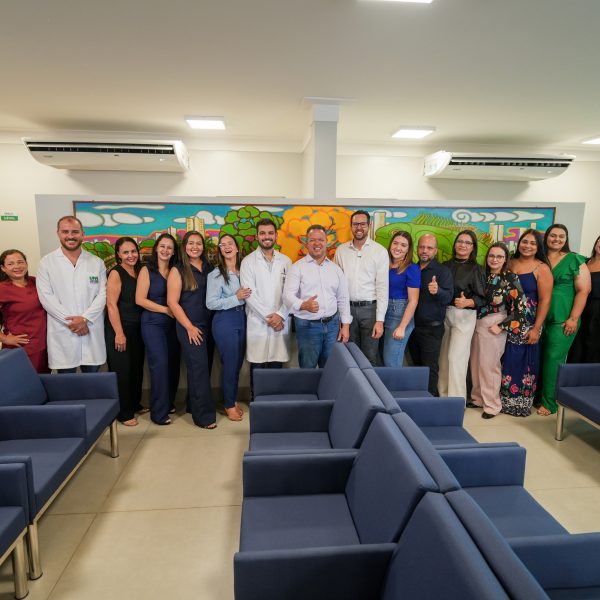 Em 1ª etapa da reforma, prefeito Cláudio e secretário entregam recepção da UPA modernizada e com padrão de excelência