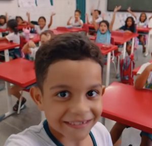 No Dia da Escola, vídeo de aluno viraliza ao mostrar nova realidade da rede municipal em Rondonópolis; assista