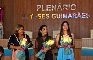 Ato simbólico do Acendimento da Rosa marca sessão solene em homenagem às mulheres em Rondonópolis