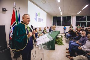 Em Rondonópolis, Fagundes celebra avanço da Veterinária na UFR e assume compromisso com produtores para criação do Shopping Rural