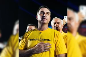 Veritá: Flávio lidera sobre Lula em 16 Estados e tem 43,95%