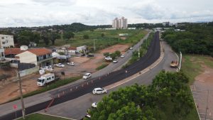 Gestão Abilio aplica microrrevestimento e melhora trafegabilidade na região do Parque das Águas