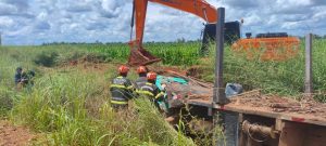 CARGA ESMAGA CABINE: motorista morre em acidente brutal na MT-423 em MT; vídeo