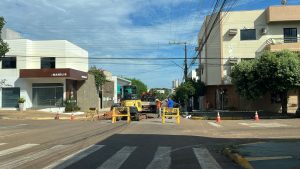 Afundamento na via interdita trecho da Otávio Pitaluga na Vila Aurora nesta terça-feira