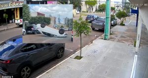 Vídeo mostra carro capotando após furar sinaleiro e atingir veículo no Centro de Rondonópolis