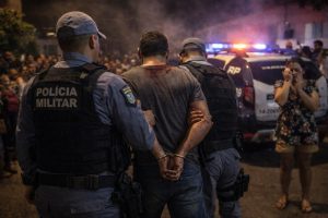 ‘Possuído’, homem espanca namorada após festa e ainda destrói sua moto em Rondonópolis