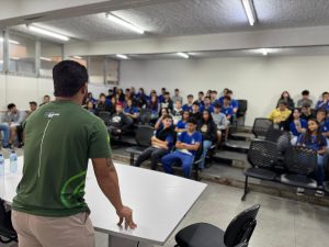 Vereador promove palestra sobre bullying em escola estadual de Rondonópolis