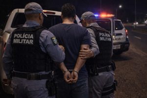 Após sessão de espancamento, mulher arranca chave da caminhonete e foge para se salvar em Rondonópolis