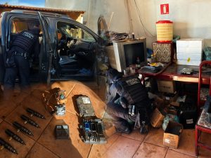 Lava-jato, fazenda e casa na mira: PC caça quadrilha que adulterava veículos pesados em Rondonópolis; vídeo