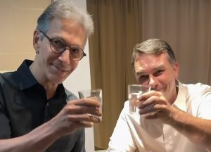 Flávio e Zema aparecem juntos e agitam as redes: ‘A dupla que eu quero’; vídeo