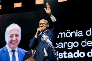 Pivetta recebe faixa de governador e reforça compromisso de seguir com investimentos em todas as áreas